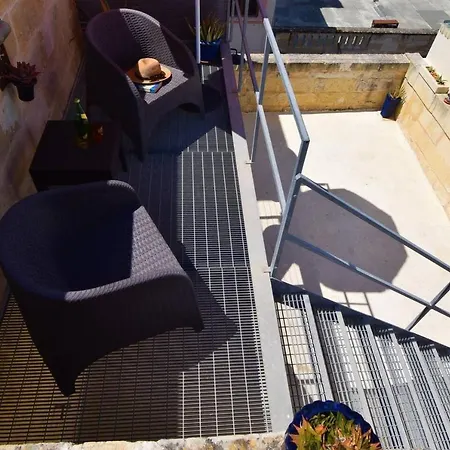 Apartment Stylish Maltese Retreat- Stunning Water Views & Ac