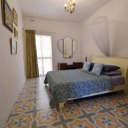 Stylish Maltese Retreat- Stunning Water Views & Ac *