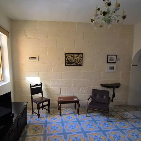 Apartment Stylish Maltese Retreat- Stunning Water Views & Ac
