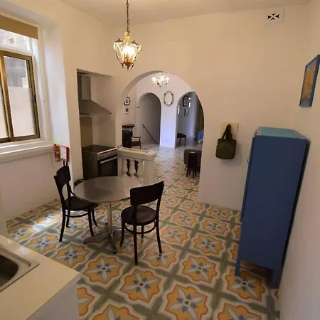 Apartment Stylish Maltese Retreat- Stunning Water Views & Ac *